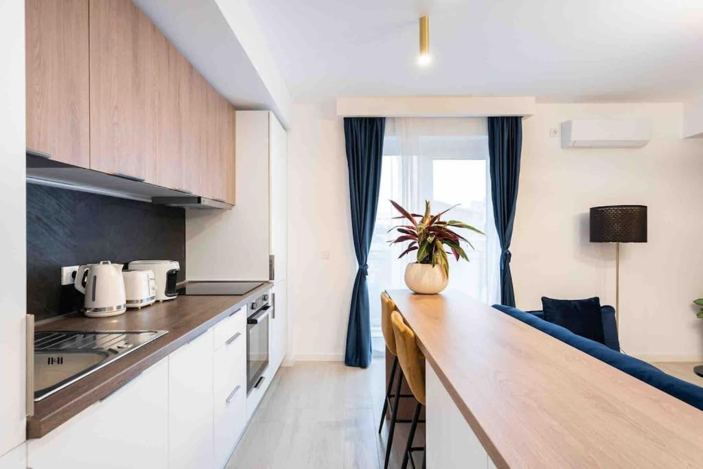 Blue Velvet Apartment Bucharest